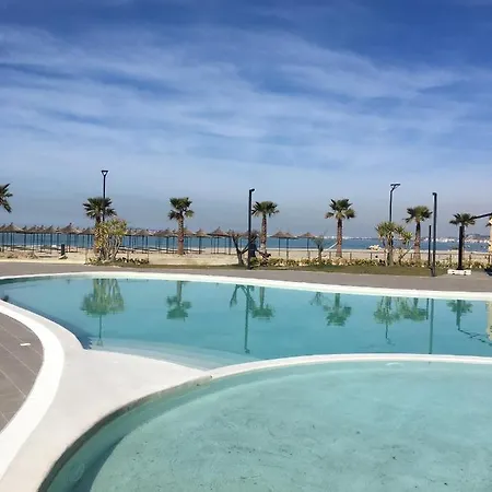 Family Beachfront 公寓 格勒姆
