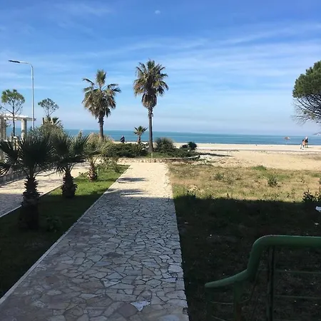 Family Beachfront * 格勒姆