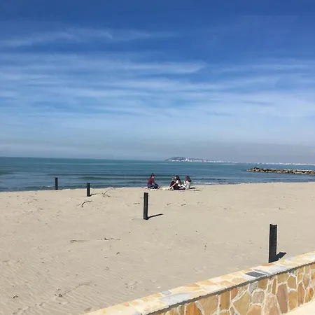 Family Beachfront 格勒姆