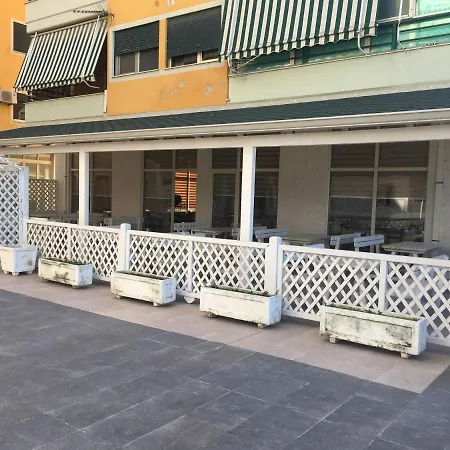 Family Beachfront 公寓 格勒姆